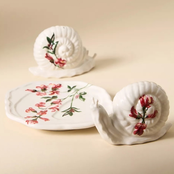 Anthropologie x Nathalie Lete Marias Snail Salt & Pepper Shakers - ivory - Picture 3 of 12